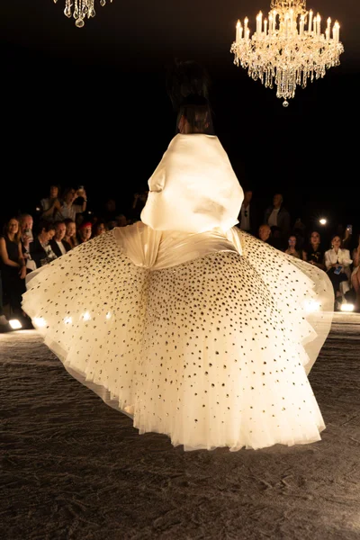 Look 30